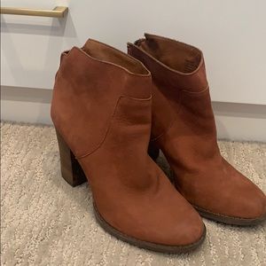 Lucky Brand Rust booties Sz 9